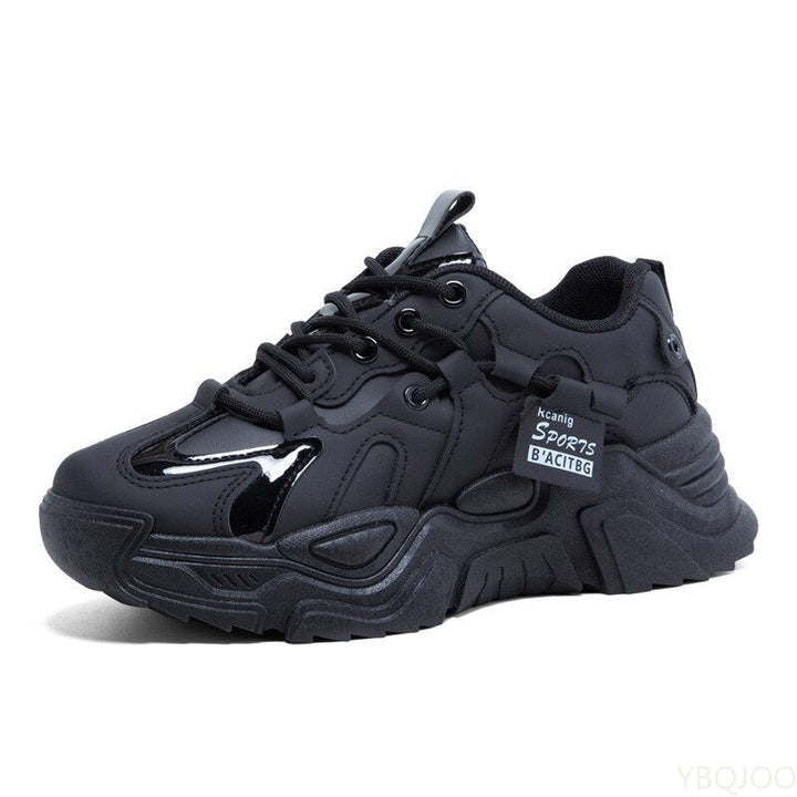 Trendy JustineSneaks dad sneakers in beige voor dames, met een chunky zool voor optimale comfort en stijl.