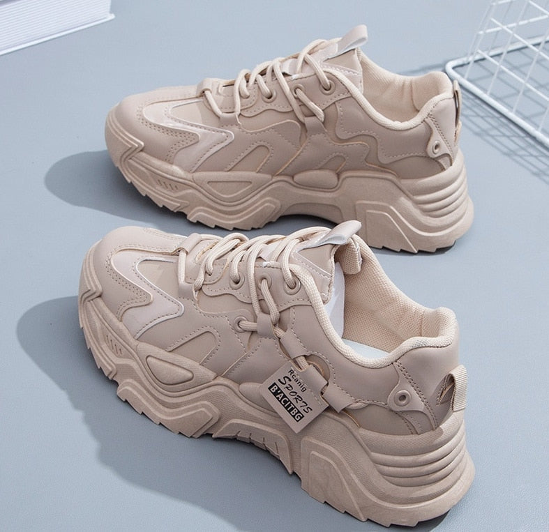 JustineSneaks comfortabele dad sneakers voor dames. Chunky design combineert trendy stijl met ultiem draagcomfort.