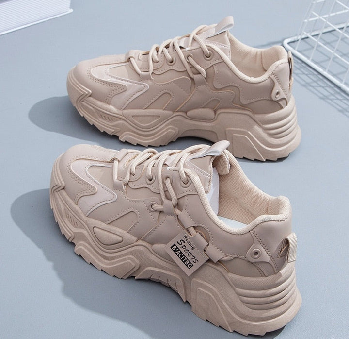JustineSneaks comfortabele dad sneakers voor dames. Chunky design combineert trendy stijl met ultiem draagcomfort.