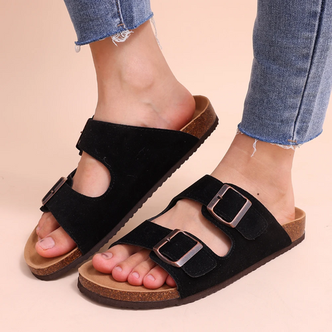 Close-up van het ergonomische kurkvoetbed in dames comfort sandalen voor maximale demping en comfort.