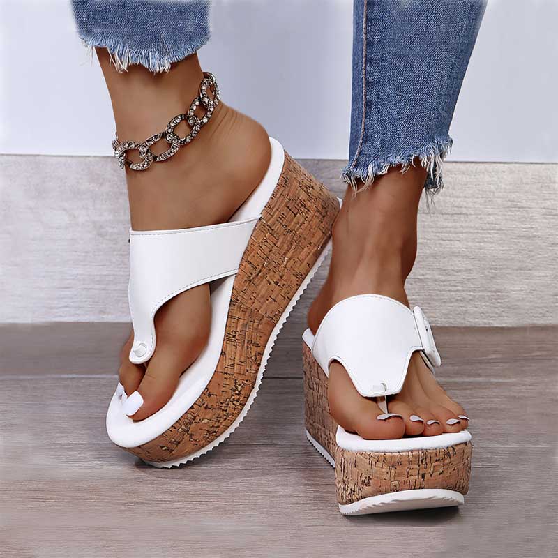 Zwarte dames orthopedische slippers, antislip en comfortabel. Ideaal voor casual gebruik met goede voetondersteuning.
