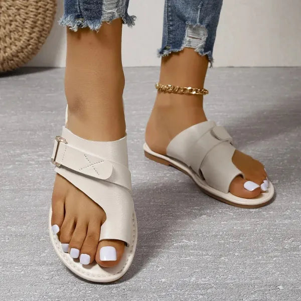 Dames slippers met extra demping en steun, essentieel voor pijnverlichting en een gezonde voet.