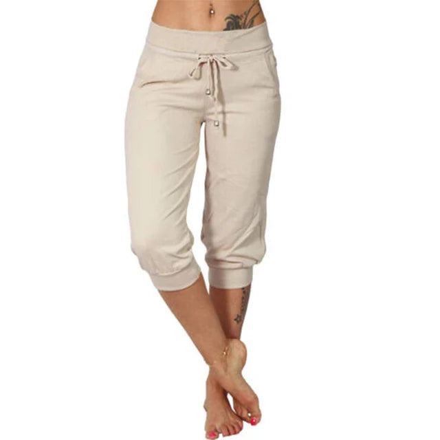 Dames comfortabele casual capribroek Luna met relaxte pasvorm en elastische taille, ideaal voor zomer en lounge.