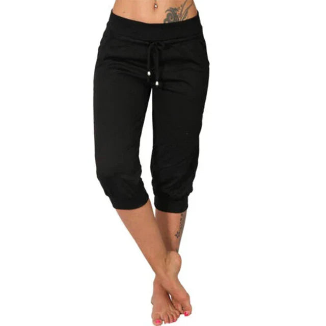 Comfortabele dames capribroek Luna met relaxte pasvorm en praktische elastische taille voor ultiem comfort.