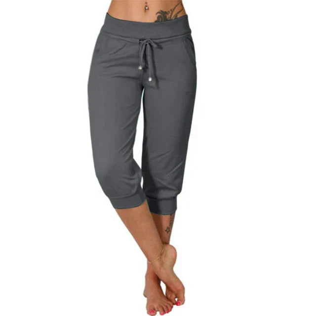 Sportieve dames capribroek Luna, casual en comfortabel met relaxte pasvorm, perfect voor dagelijkse mode en vrije tijd.