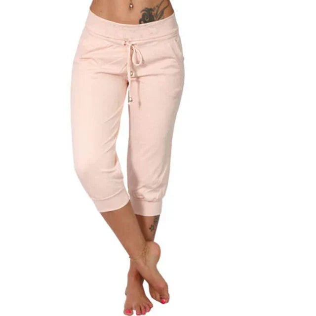 Stijlvolle dames capribroek Luna, casual en ademend, met relaxte pasvorm voor een comfortabele dagelijkse look.