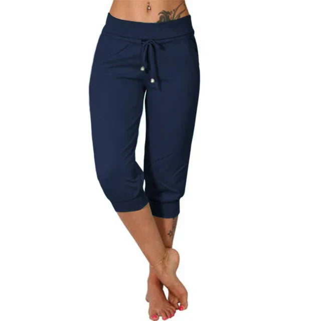 Comfortabele dames capribroek Luna, casual zomerbroek met elastische taille en relaxte pasvorm.