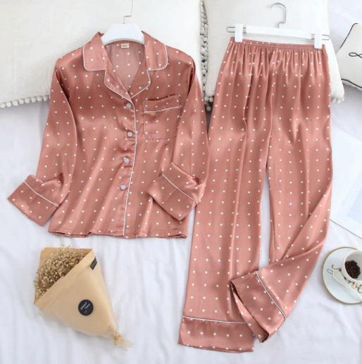 Dames comfortabele pyjama set voor lente en zomer. Zachte loungewear voor ontspanning en stijl.