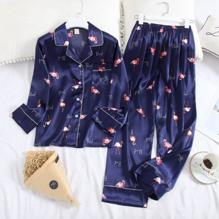 Modieuze dames lente/zomer pyjama set, ideaal als comfortabele nachtkleding of stijlvolle loungewear.