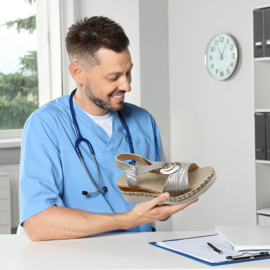 Dames comfortsandalen Clarissa met orthopedische steun voor optimale voetgezondheid en zomercomfort.