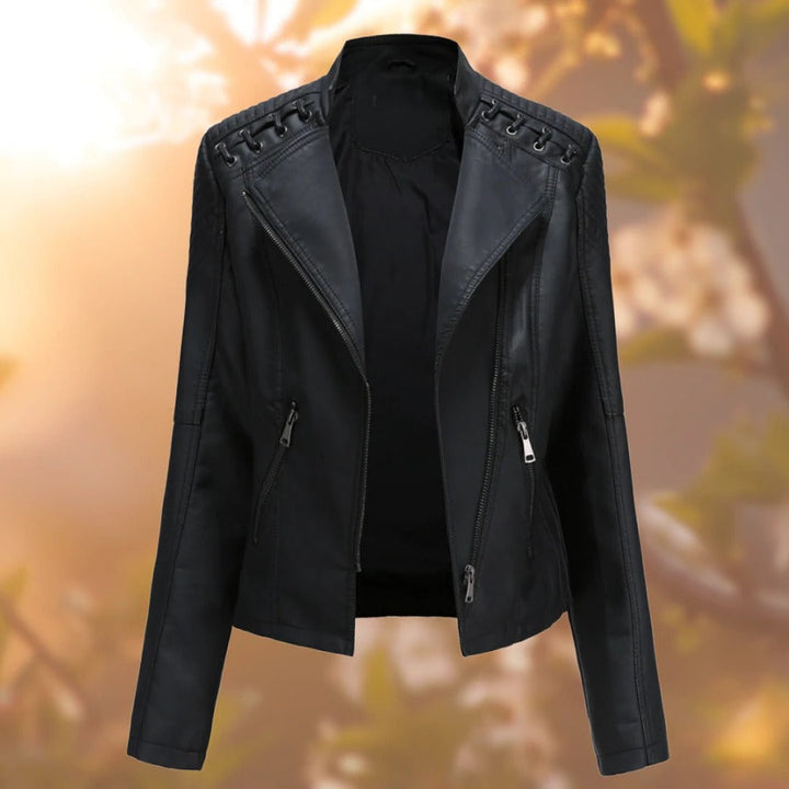 Stijlvolle leren dames winterjas, de CoraJacket. Elegant design, comfortabel en winddicht.