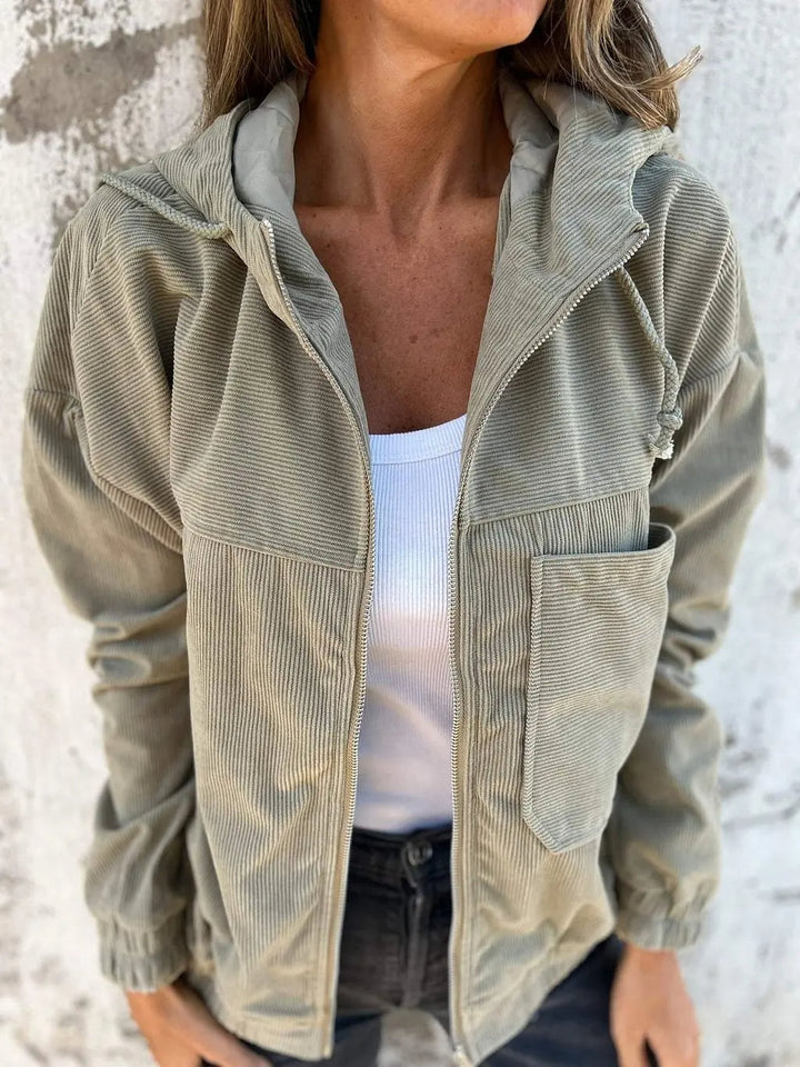 Modieuze damesjas van corduroy met capuchon, perfecte bovenkleding voor casual look.