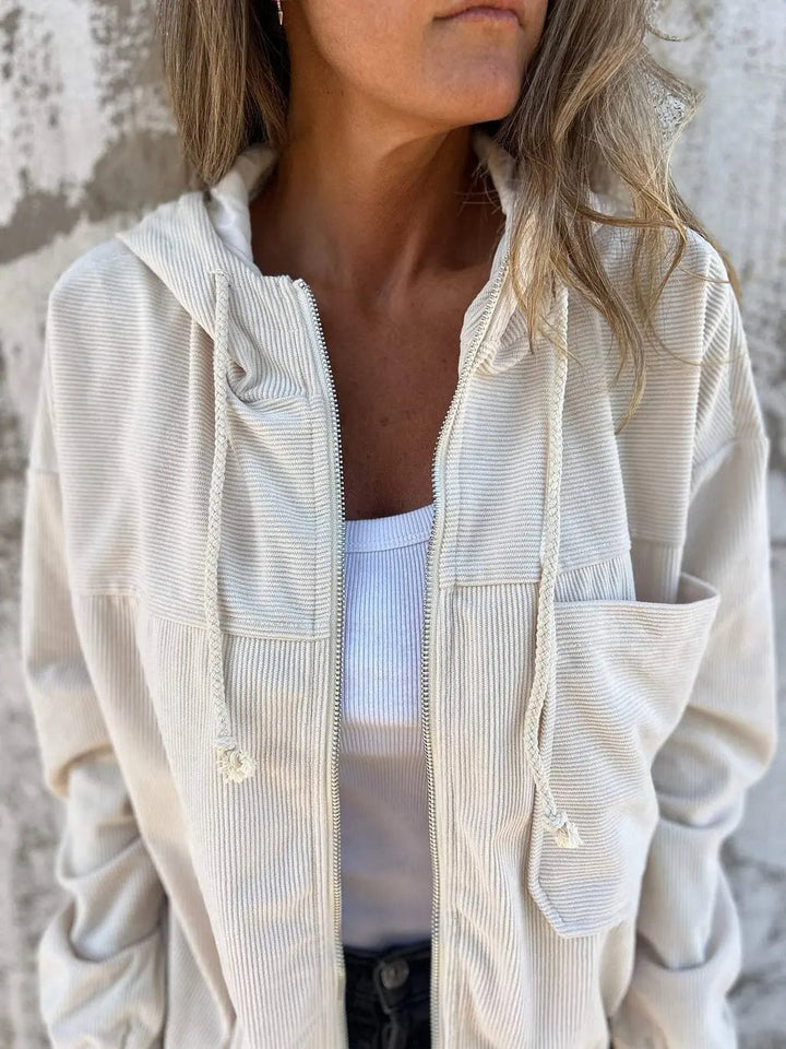 Trendy dames corduroy jas met capuchon, een essentiële aanvulling op je wintergarderobe.