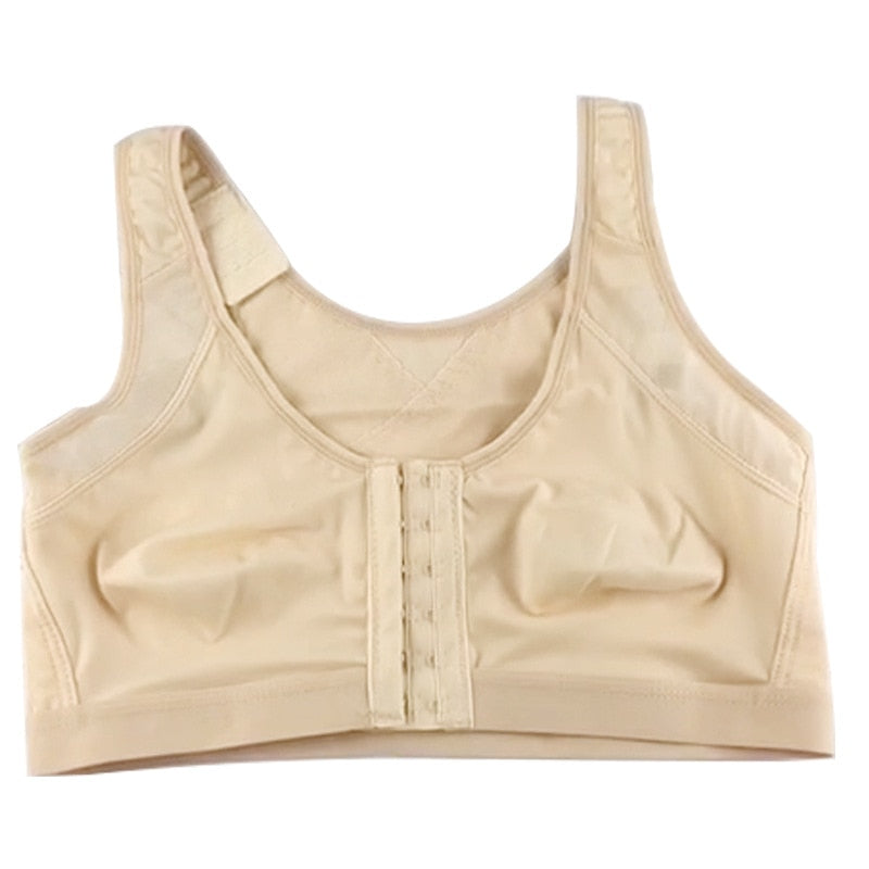 Vrouw draagt corrigerende bh, toont slanker silhouet en verbeterde houding. Comfortabele shapewear.