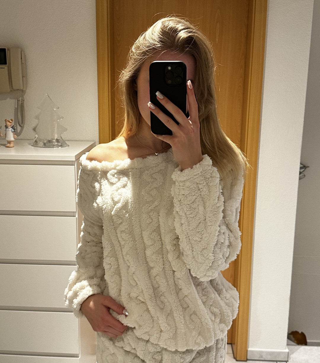 Dames CozyHaven fleece pyjamaset, superzacht en warm voor ultiem wintercomfort. Ideale slaapkleding en loungewear.