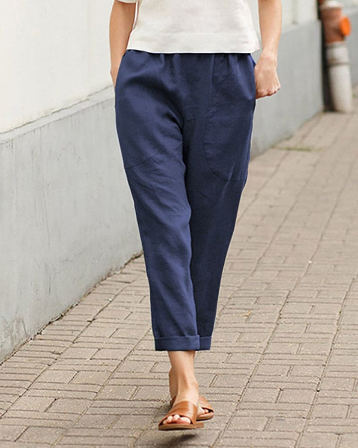 Dames cropped chino broek met elastische taille. Comfortabel en stijlvol voor zomerse casual dagen.
