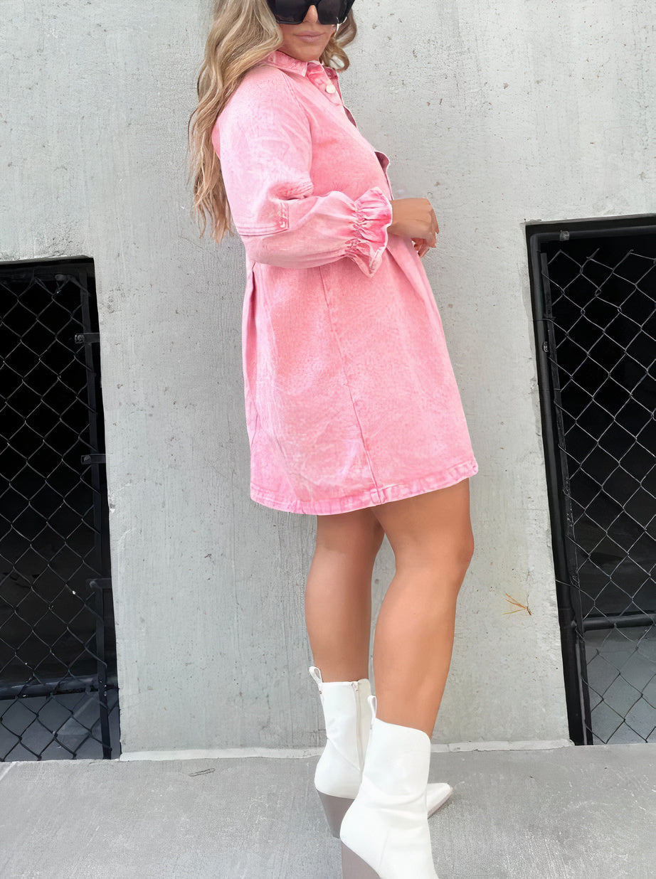 Roze dames denim jurk met lange mouwen, casual urban stijl voor de moderne vrouw.