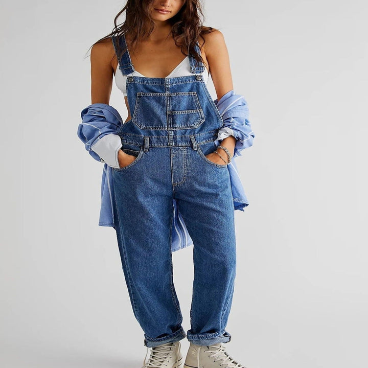 Tijdloze dames denim tuinbroek, een veelzijdige casual jumpsuit met relaxte pasvorm voor lente en zomer.