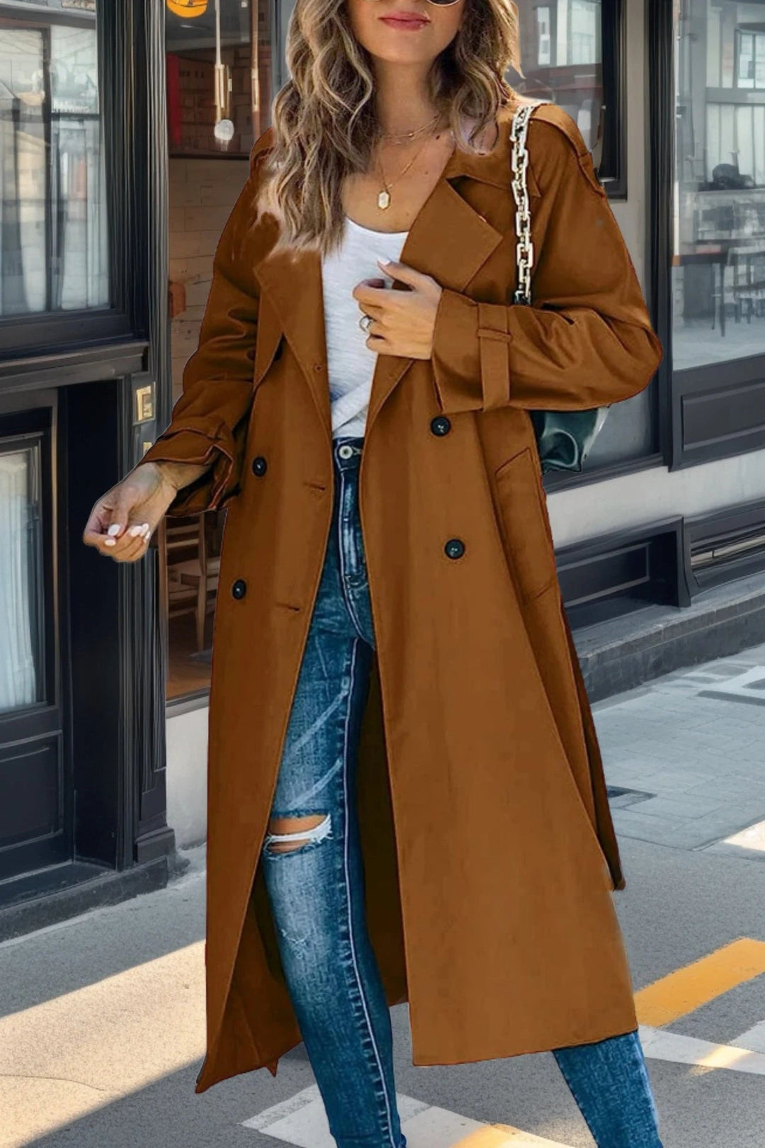 Modieuze lange dames trenchcoat double-breasted, essentiële bovenkleding voor een chique look, lente/herfst stijl.