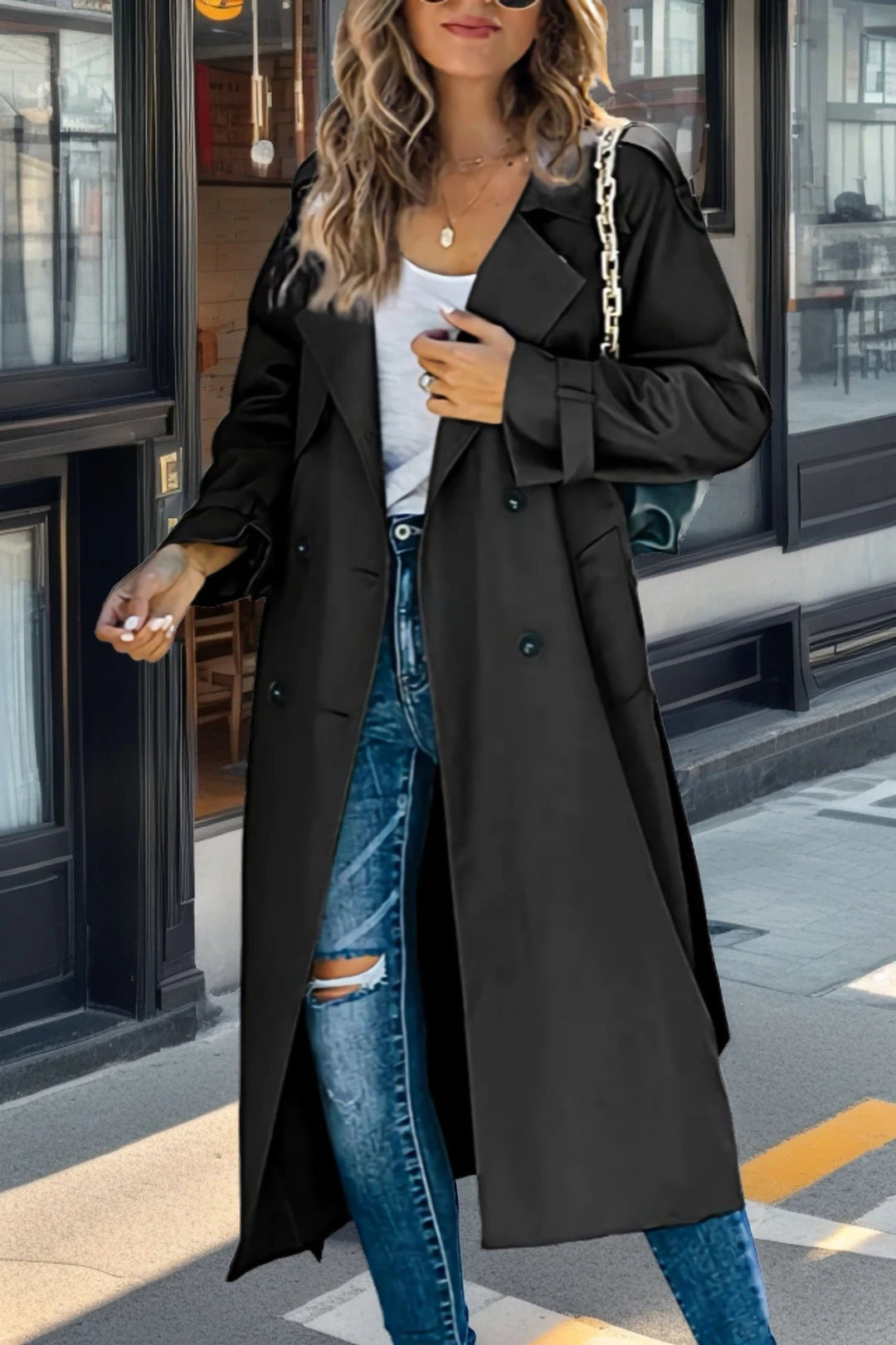 Gestroomlijnde dames double-breasted lange trenchcoat met ceintuur, tijdloze elegante jas voor herfst- en wintermode.