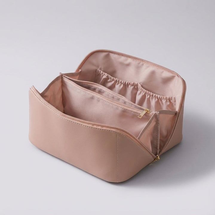 Witte TidyBloom beauty case van kunstleer, een compacte en draagbare organizer voor cosmetica.