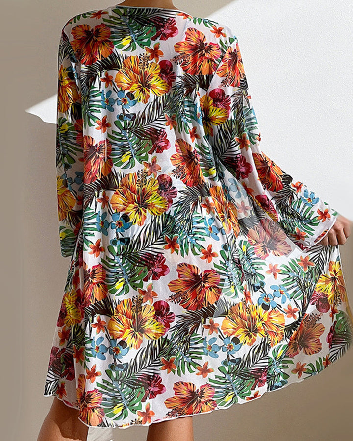 Veelzijdige driedelige bikini set dames met bloemenprint, voor zwemmen of ontspannen op het strand.