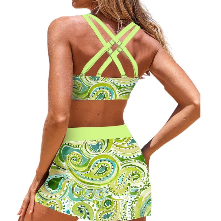 Stijlvolle dames badkleding: complete bikiniset met elegante rok. Ideaal voor zomerse dagen aan het strand.
