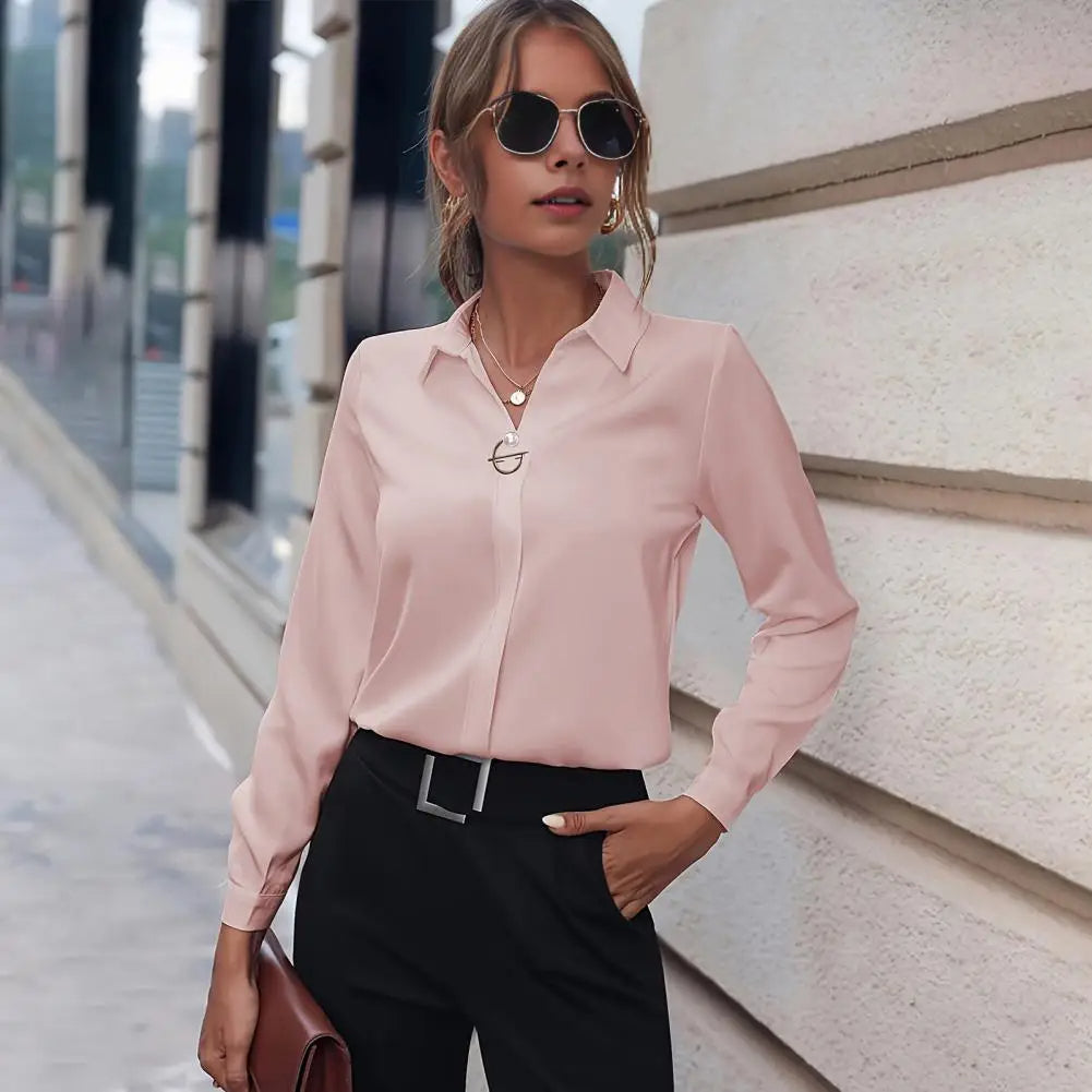 Stijlvolle Dames Chiffonblouse Amélie: Klassieke regular fit top, ideaal voor lente/zomer mode.