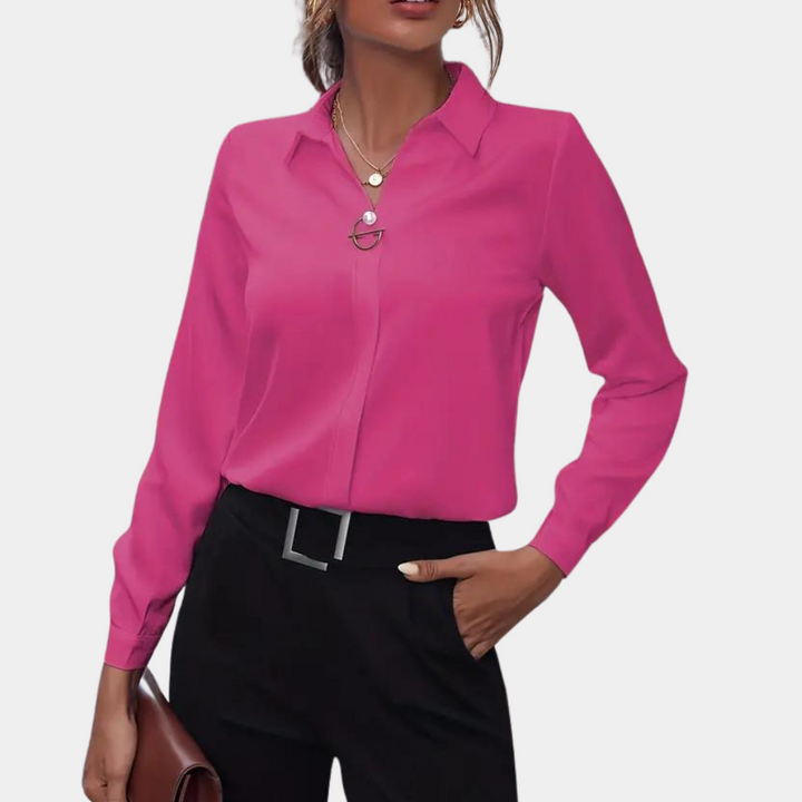 Mode Damesblouse Amélie: Elegante chiffon top in regular fit, een klassieke keuze voor je voorjaar/zomer garderobe.
