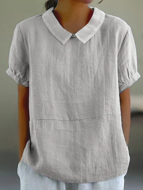 Casual chique dames blouse met onderscheidende Peter Pan kraag en volumineuze pofmouwen, een tijdloze keuze.
