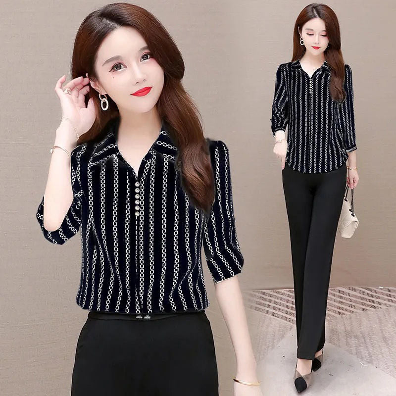 Dames elegante blouse met knoopsluiting en omgeslagen kraag, stijlvol en veelzijdig.