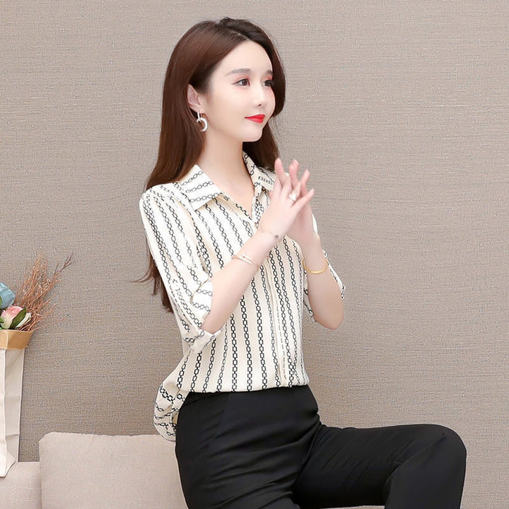 Comfortabele en stijlvolle dames blouse met knopen, moderne pasvorm en lange mouwen.