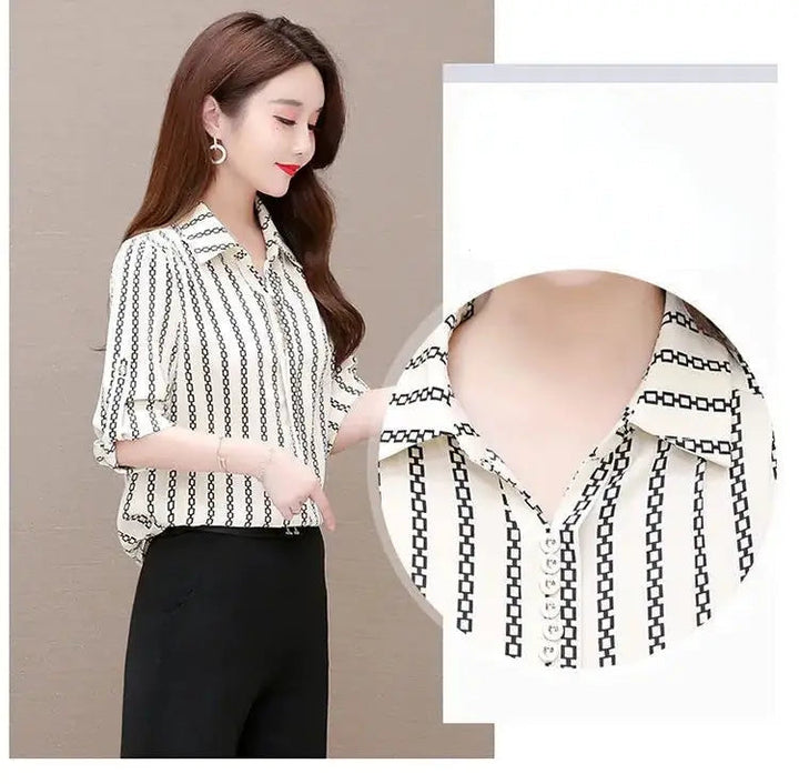 Veelzijdige dames top met omslagkraag, knopen en lange mouwen; een elegante toevoeging.
