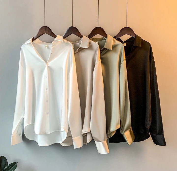 Beige damesblouse met lange mouwen, een stijlvol en comfortabel overhemd. Perfect voor business casual en chique outfits.