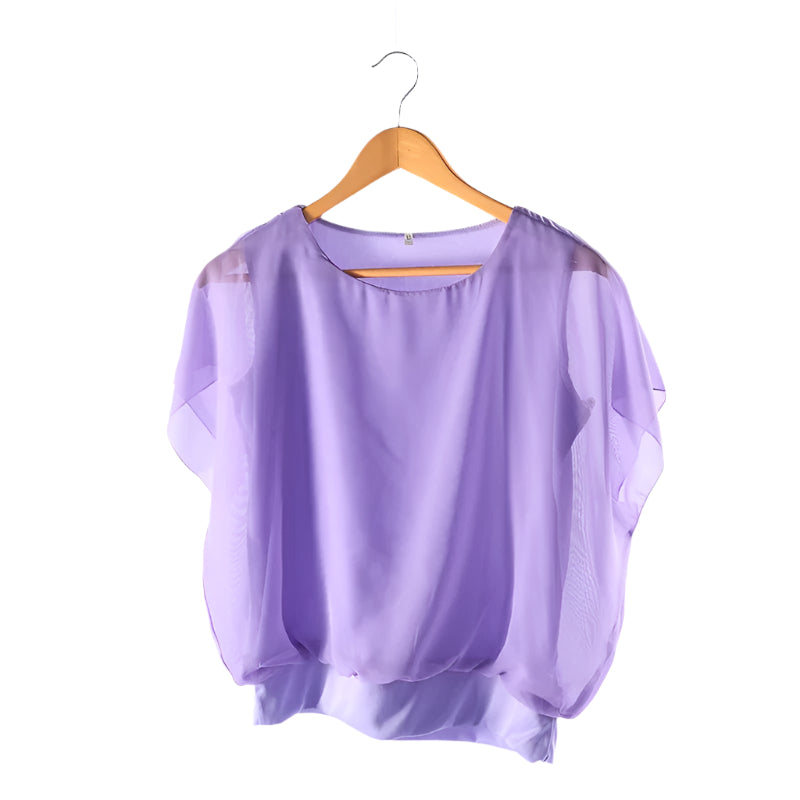 Vrouwelijke chiffon blouse Ariana met elegante ruche mouwen, vloeiende pasvorm en comfort voor elke gelegenheid.