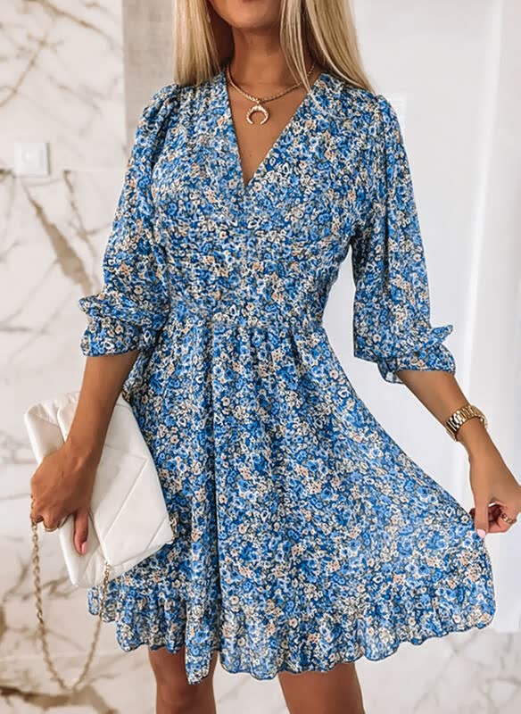 Stijlvolle gebloemde dames mini jurk met volumineuze lantaarnmouwen, ideaal als zomerjurk of casual jurk.