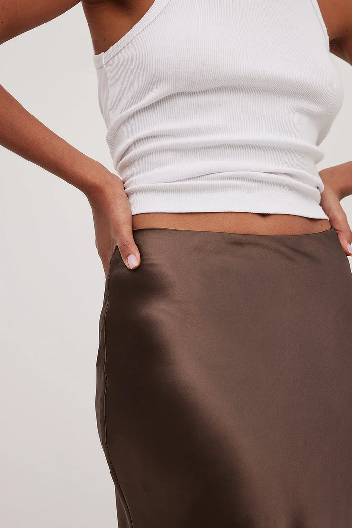 Comfortabele hoge taille rok voor dagelijks gebruik, satijnen stof en modieus design.