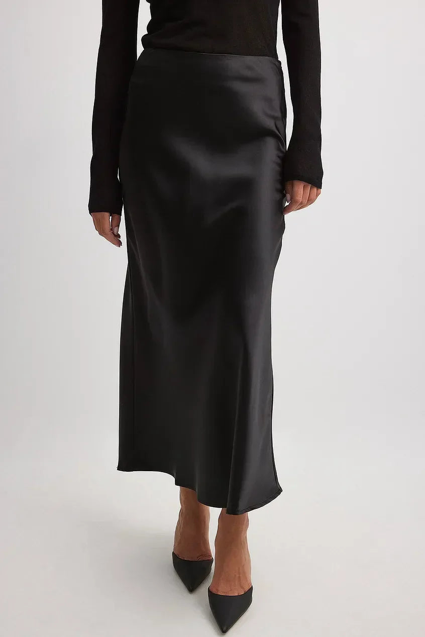 Vrouwelijke satijnen rok met hoge taille, elegant en modieus voor elke gelegenheid.