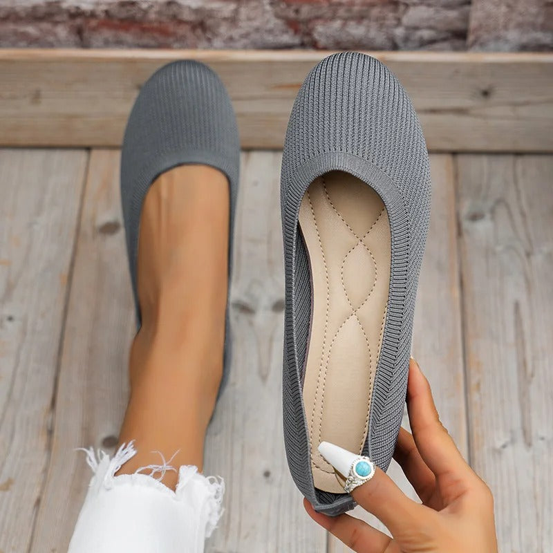 Zwarte dames slip-on ballerina's, de perfecte elegante en comfortabele zomerschoenen.