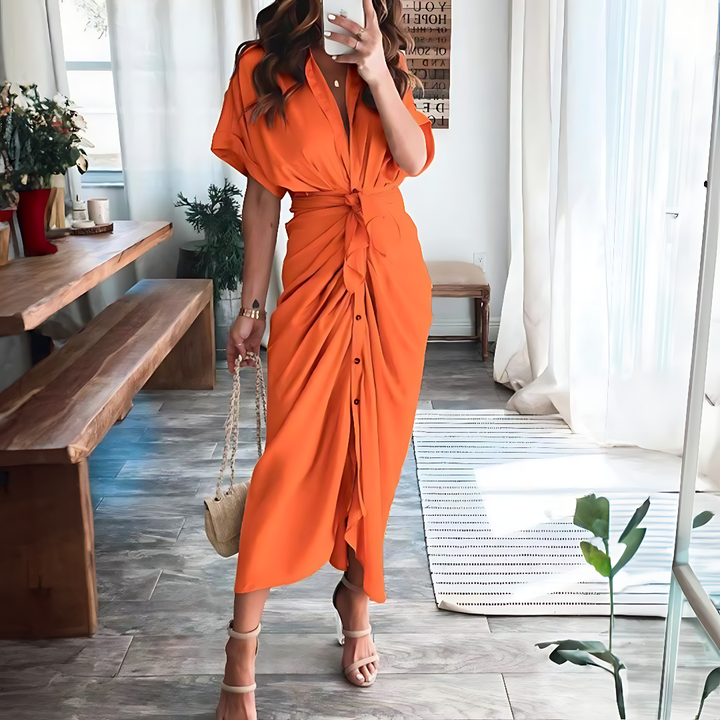 Trendy V-hals maxi jurk Elina met charmante ruches, een elegante damesjurk voor de zomer en speciale momenten.