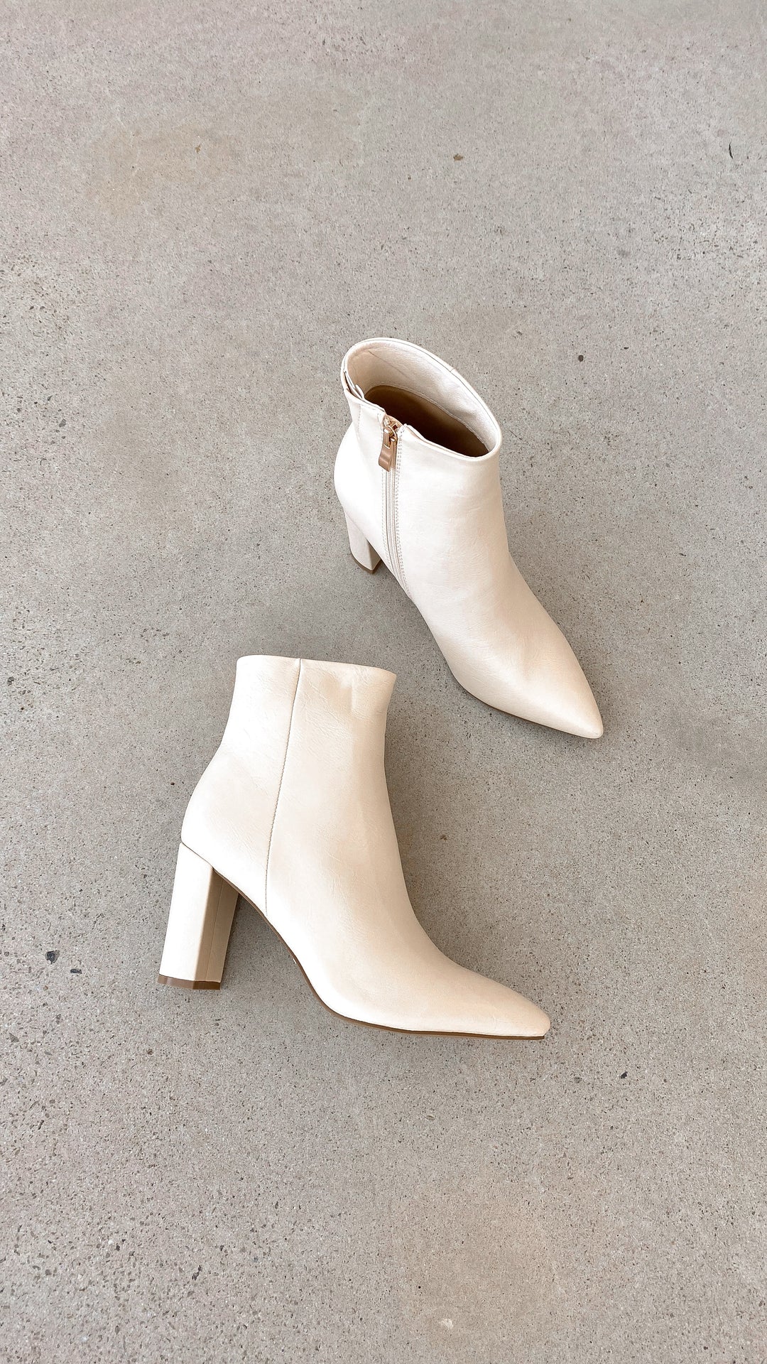 Bruine casual enkellaarzen, comfortabele dames enkellaarsjes met stijlvolle blokhak.