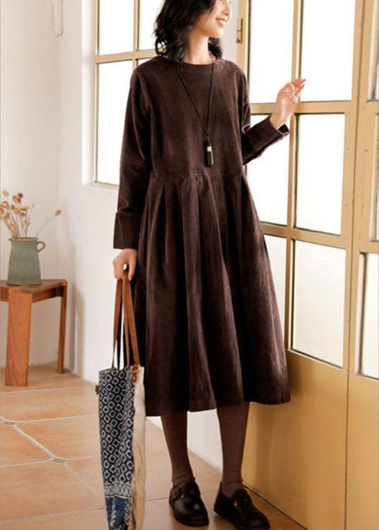 Elegante corduroy midi jurk Emilia voor dames, perfect voor herfst en winter mode.