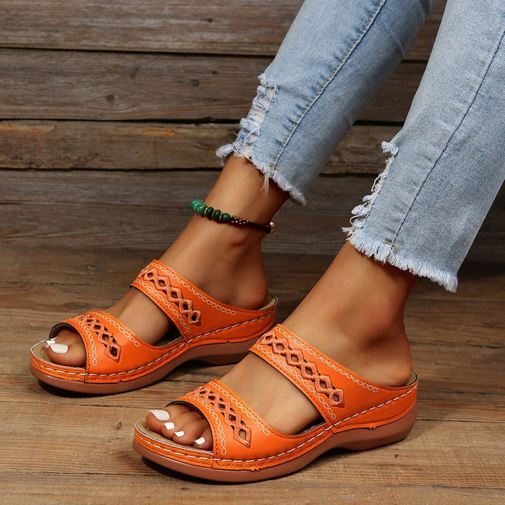 Orthopedische donkerblauwe sandalen voor dames, met uitstekende voetboogondersteuning en comfort.