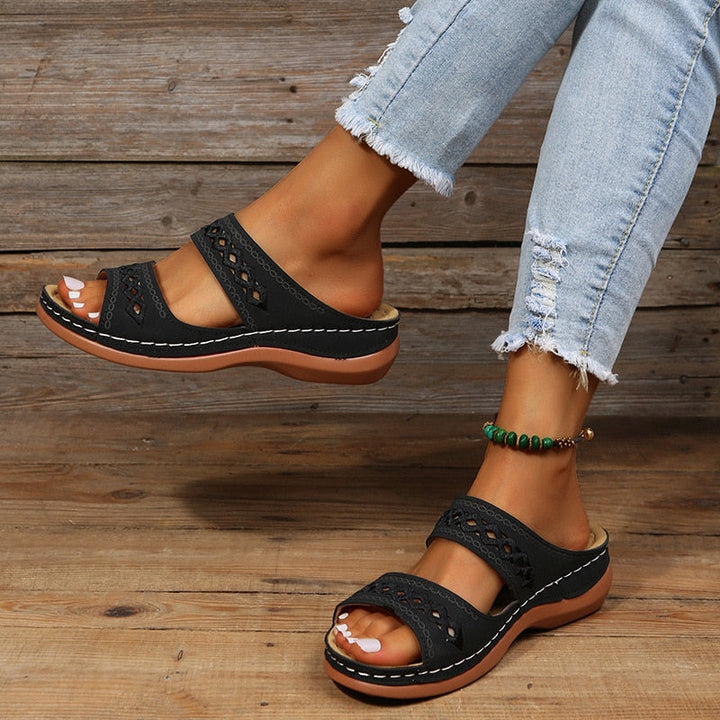 Modieuze oranje en donkerbruine dames sandalen, bieden ergonomisch comfort en stijl voor elke voet.