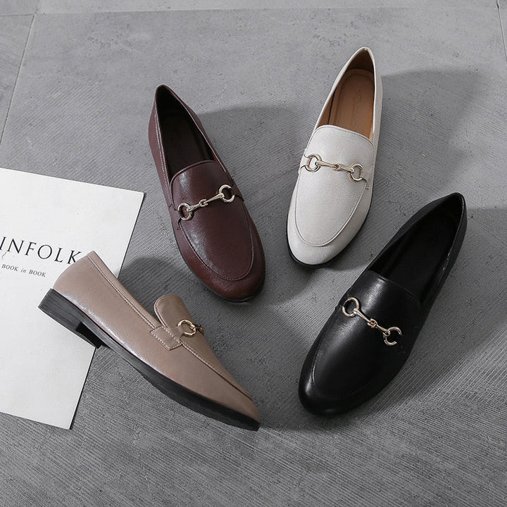 Kaki dames loafers: comfortabele en stijlvolle schoenen voor een relaxte en chique uitstraling.