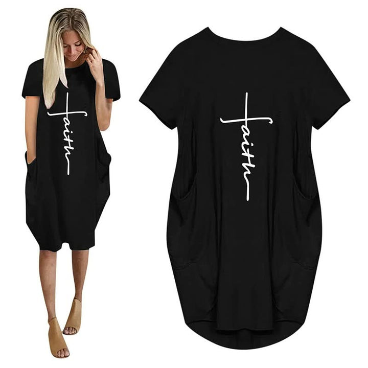 Casual damesjurk, oversized model, voorzien van trendy 3D letters en functionele zakken. Ideaal voor comfort en stijl.