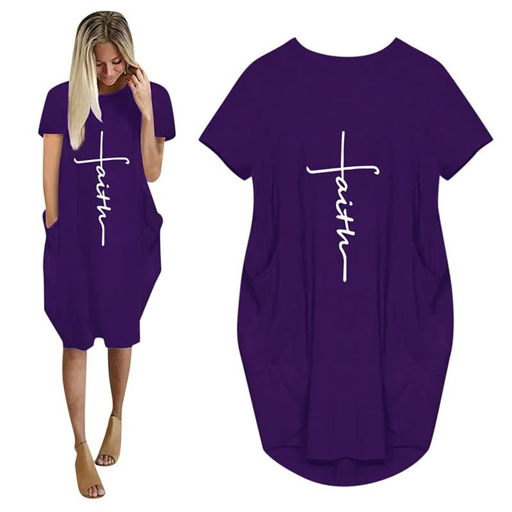 Comfortabele dames feestjurk met unieke 3D letters en handige zakken. De losse pasvorm zorgt voor ultiem draaggemak.