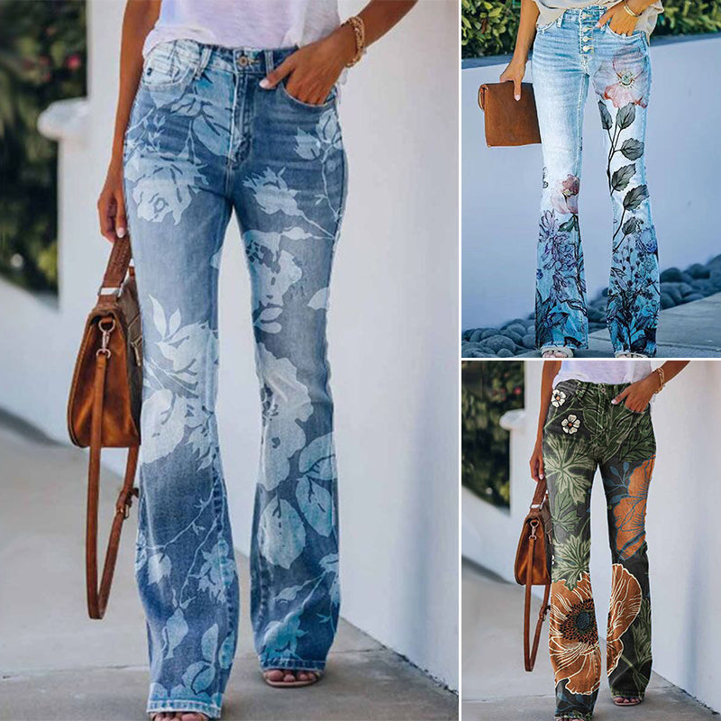 Close-up van de 4-knoops sluiting op een blauwe dames flare-jeans met hoge taille.