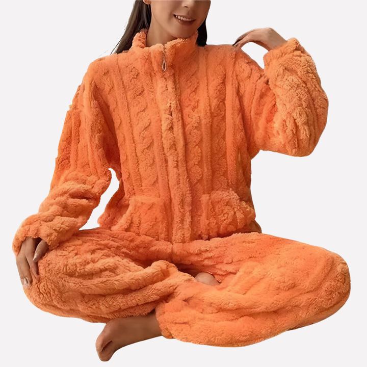 Comfortabele dames fleece pyjama set, perfecte warme loungewear voor ontspannen thuisavonden.