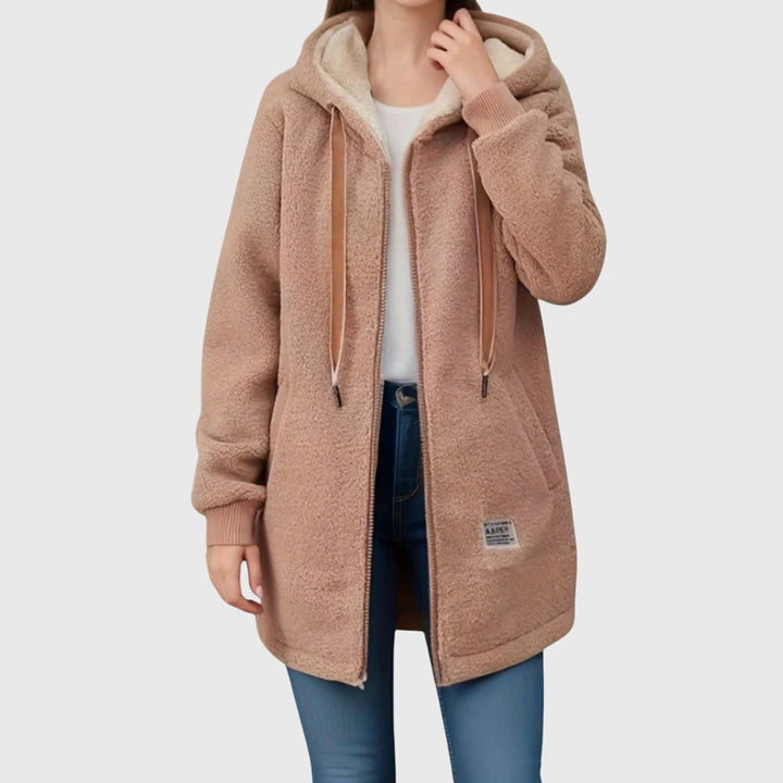 Elegant dames fleecejack Aurora in zacht materiaal, warm en ademend, perfect voor een stijlvolle winter.